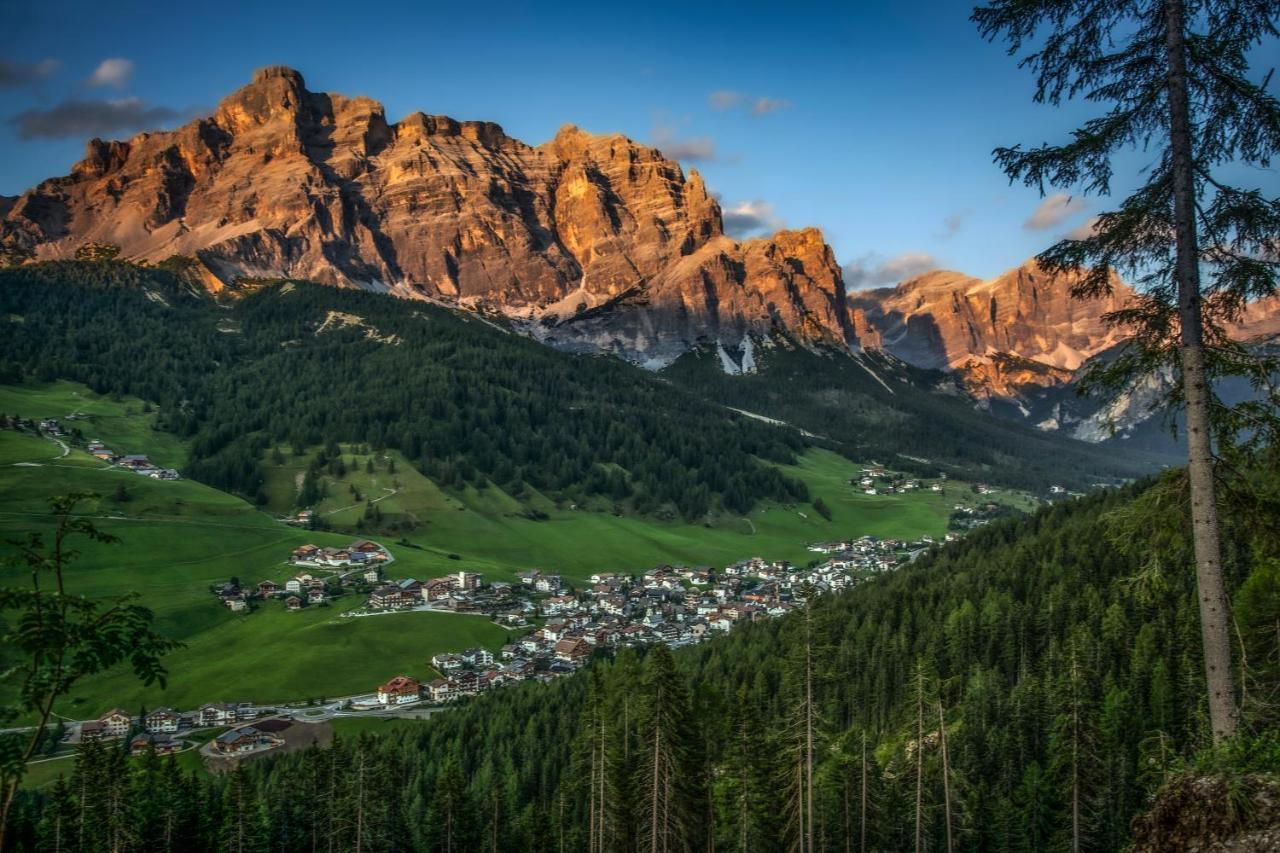 Hotel Conturines San Cassiano  Eksteriør billede
